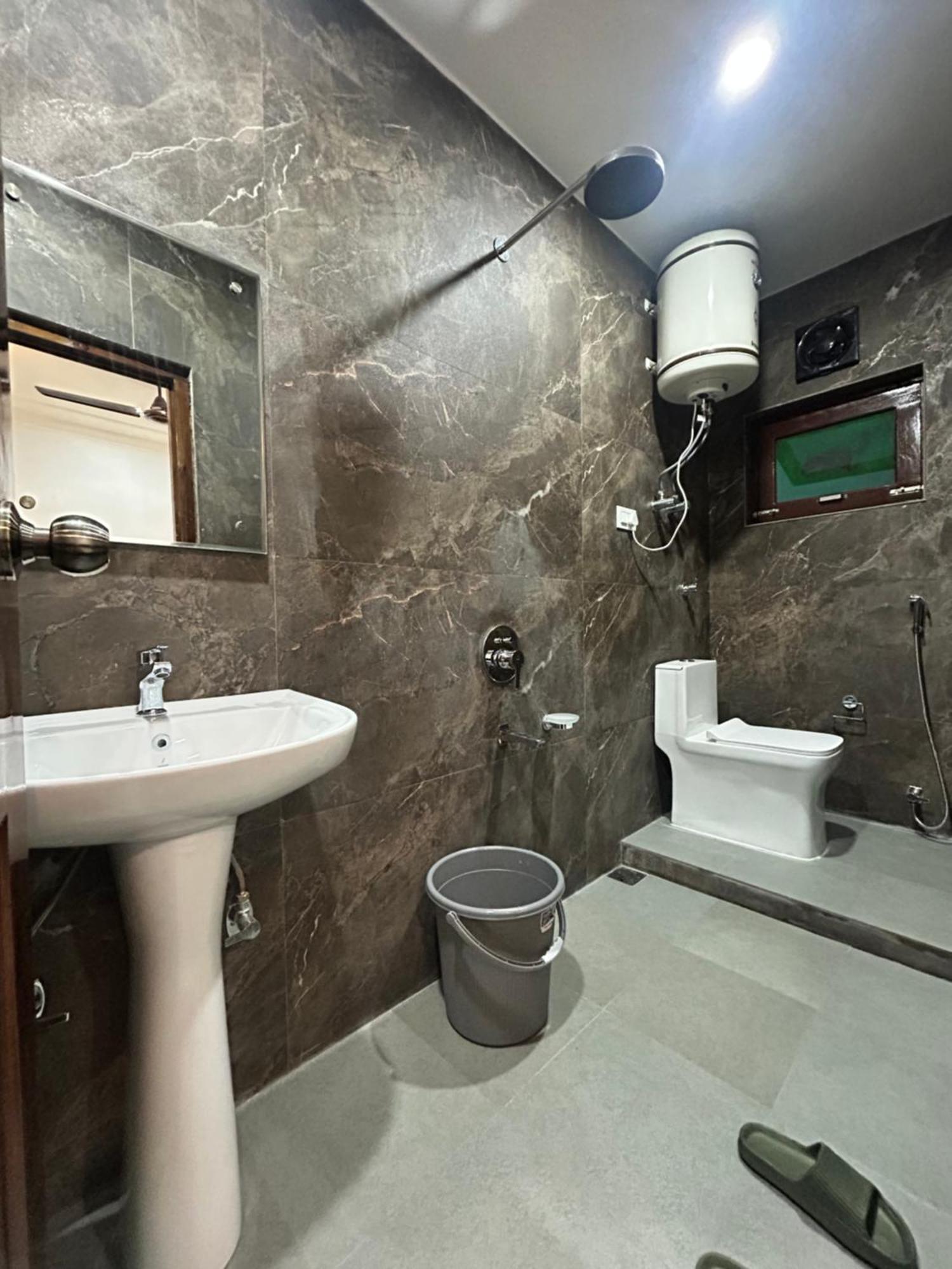 John'S Homestay ศรีนาการ์ ภายนอก รูปภาพ
